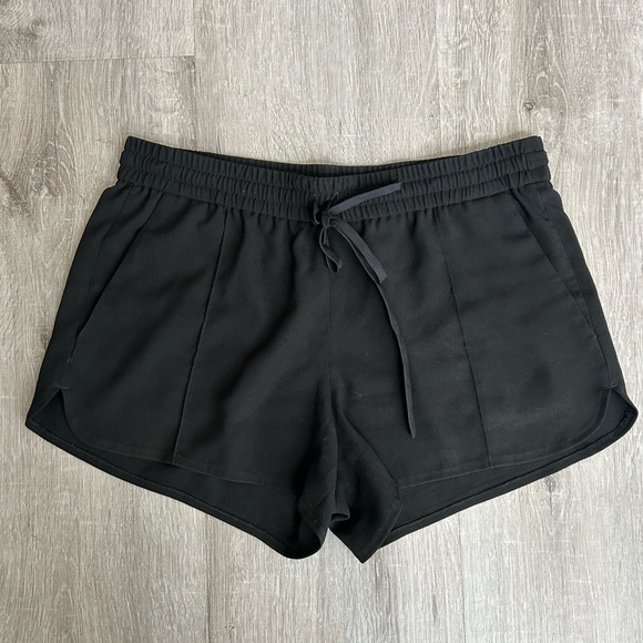 Black Aritzia Babaton Women's Shorts size 4 - Picture 1 of 4